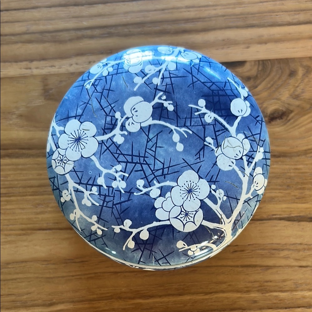 Vintage Daher Decorated Ware Covered Tin